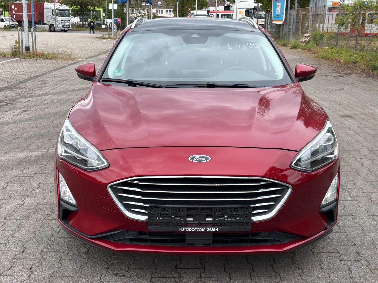 Ford Focus 1,0 EcoBoost Titanium *PANO*LED*AHK*