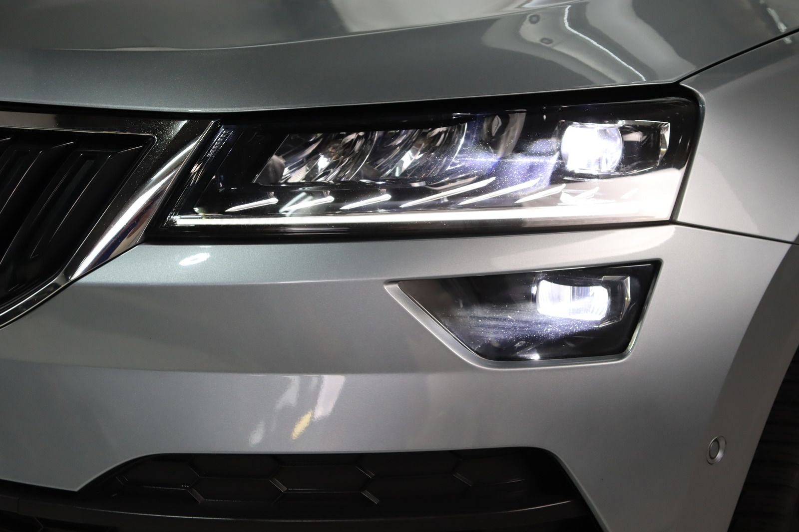 Fahrzeugabbildung SKODA Karoq 4x4 Memory * Navi * DSG * LED * AHK