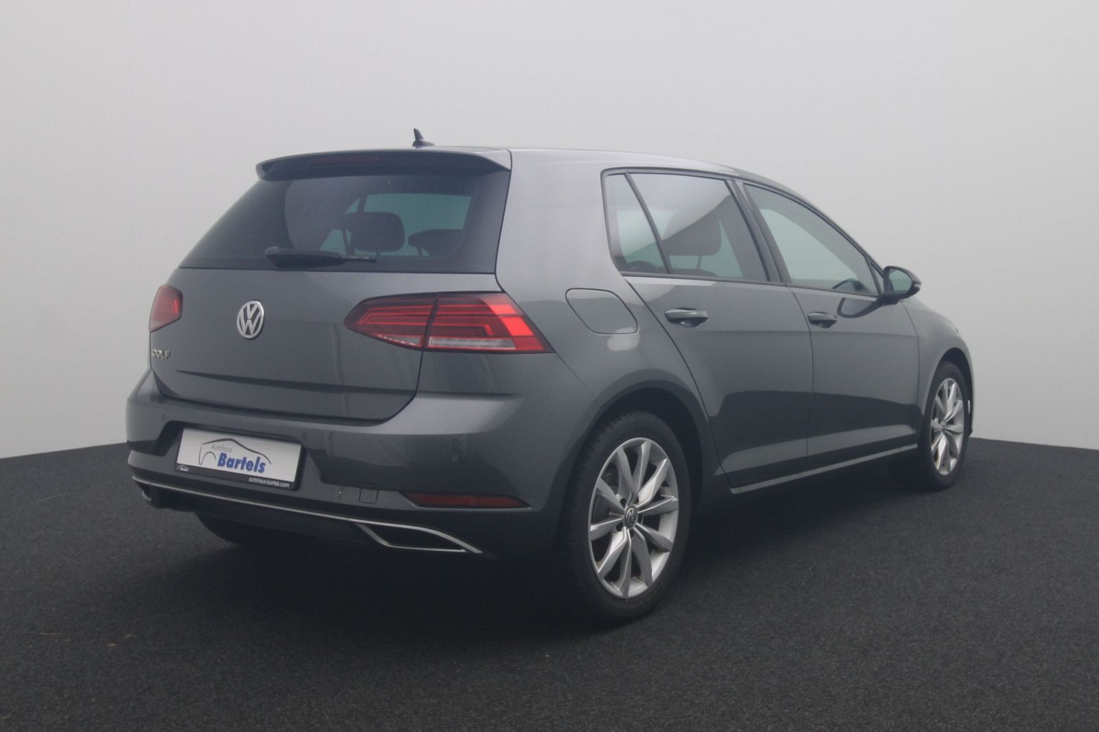Fahrzeugabbildung Volkswagen Golf VII Lim. 1.5  Highline DSG ACC LED Kamera