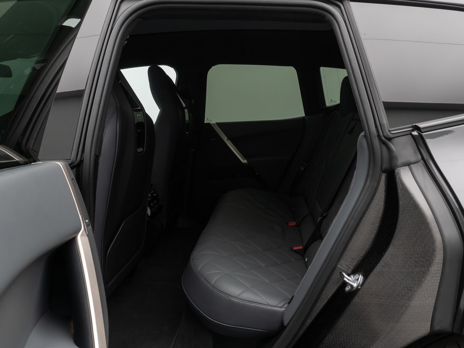 Fahrzeugabbildung BMW iX xD40 Sportpaket DAB SkyLounge 360° AHK 22Zoll