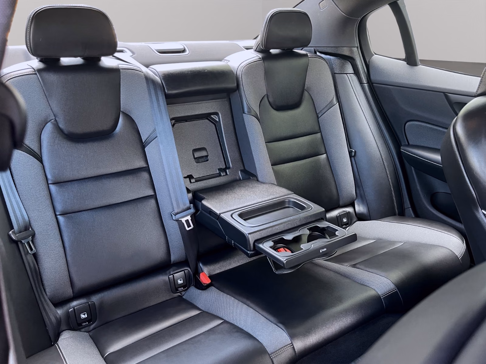 Volvo S60 R T8 RECHARGE PLUG-IN AWD 4x4 PILOT GARANTIE, миниатюра 28
