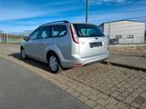 Ford Focus 1,6 Turnier Silver  - Ford Focus aus 2010: Kombi