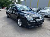 Hyundai i30 blue 1.6 CRDi 66 kW Classic - Hyundai i30 aus 2010 mit Diesel-Antrieb