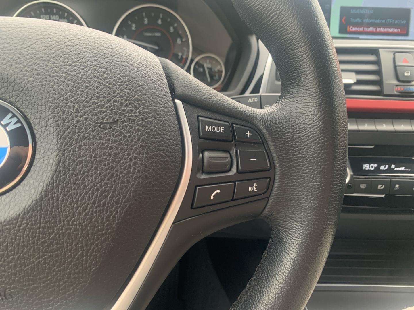 BMW 318 i Touring Sport Line *LED*AHK*HiFi*PDC*SHZ*