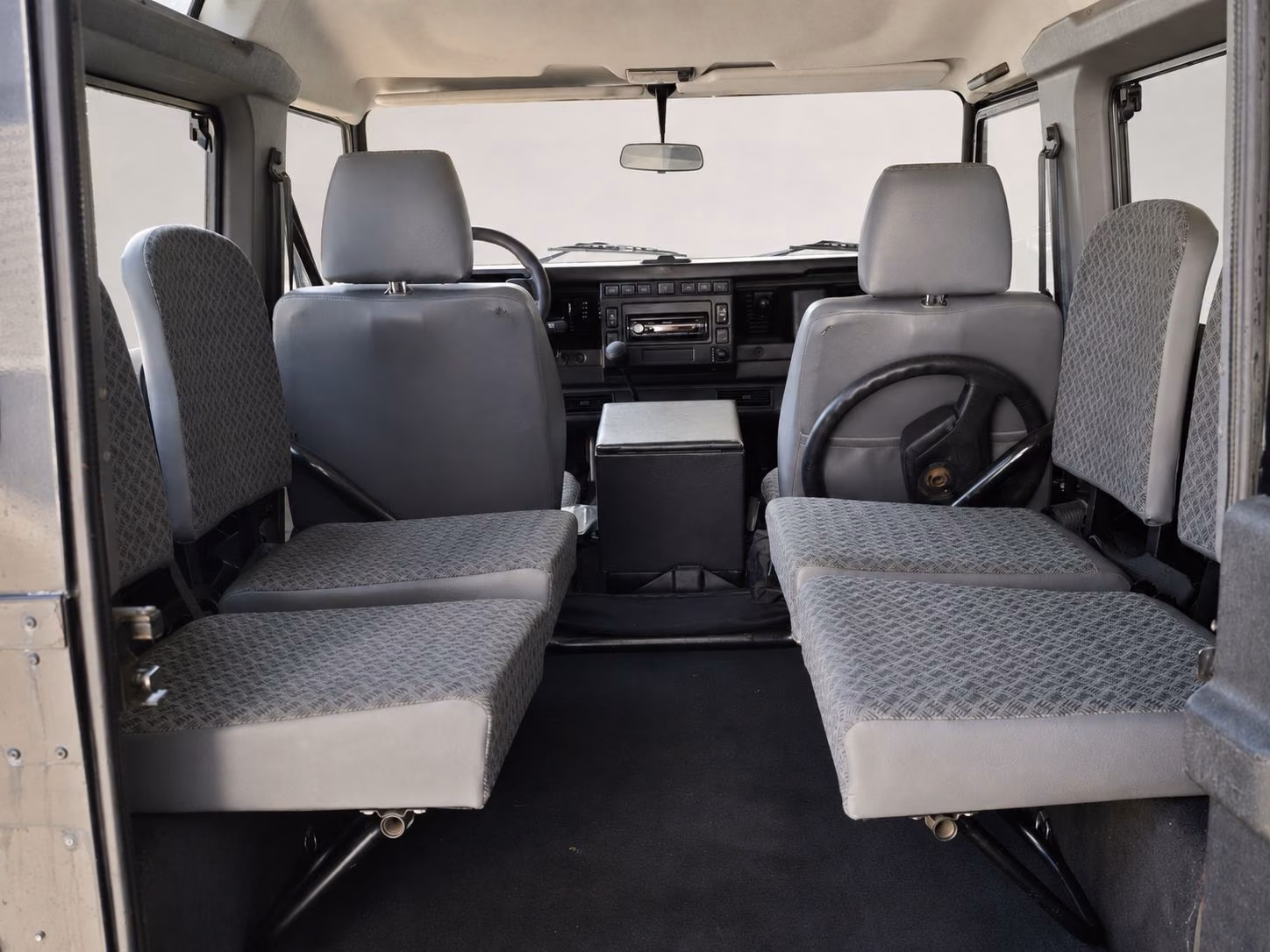 LAND ROVER DEFENDER 90 TD5 122CV - STATION WAGON - BVM - ATTELAGE FIXE