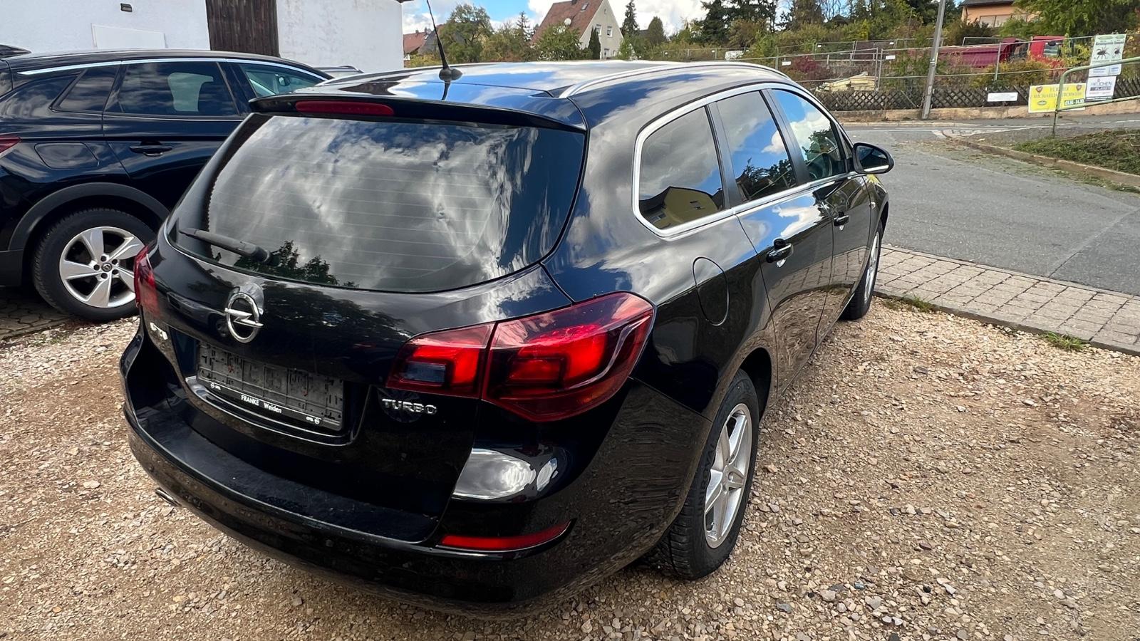 Opel Astra 2011 — photo 5