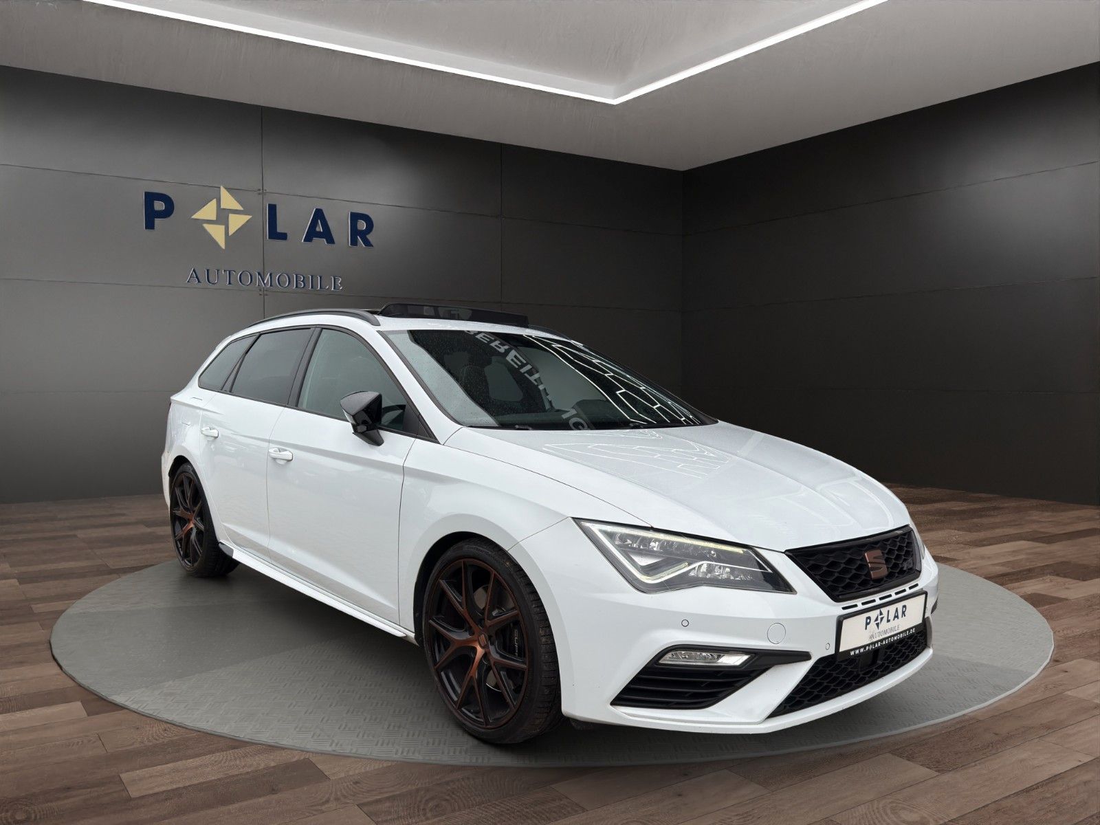 Fahrzeugabbildung SEAT LeonST Cupra*Pano*ACC*Soundsystem*Carplay*Allrad