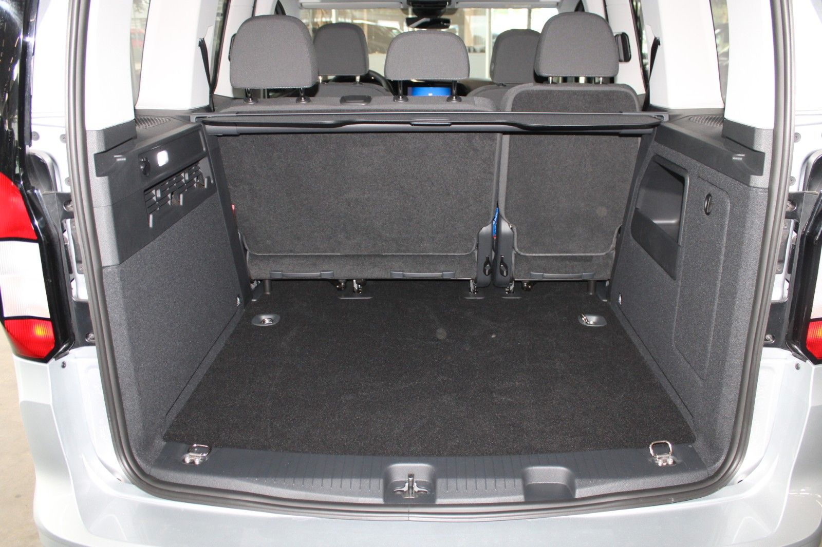 Fahrzeugabbildung Ford Tourneo Connect Titanium 2,0 EcoBlue Automatik