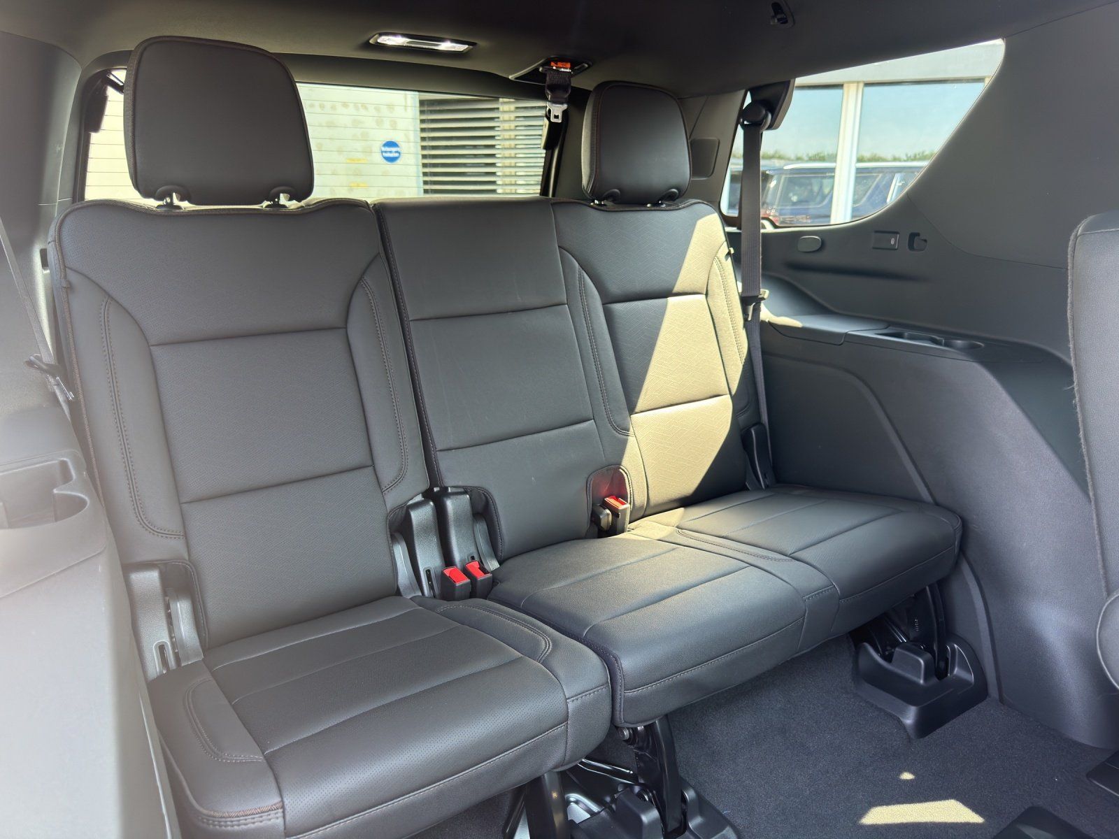 Fahrzeugabbildung Chevrolet Tahoe High Country 6.2 Liter V8/PANO/FOND-ENT/7S