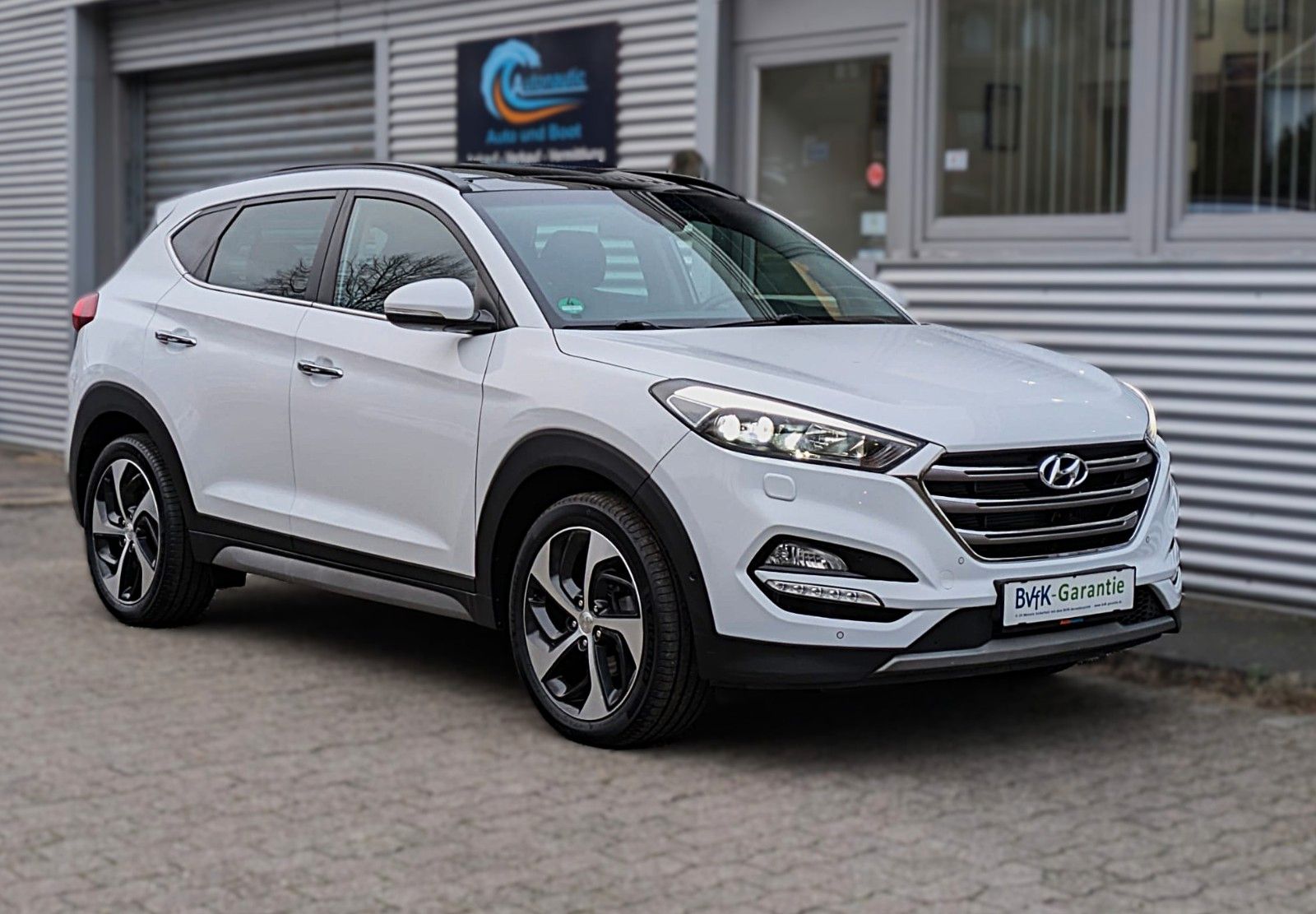 Fahrzeugabbildung Hyundai Tucson PREMIUM 4WD LEDER NAVI PANO PARKASS. LED