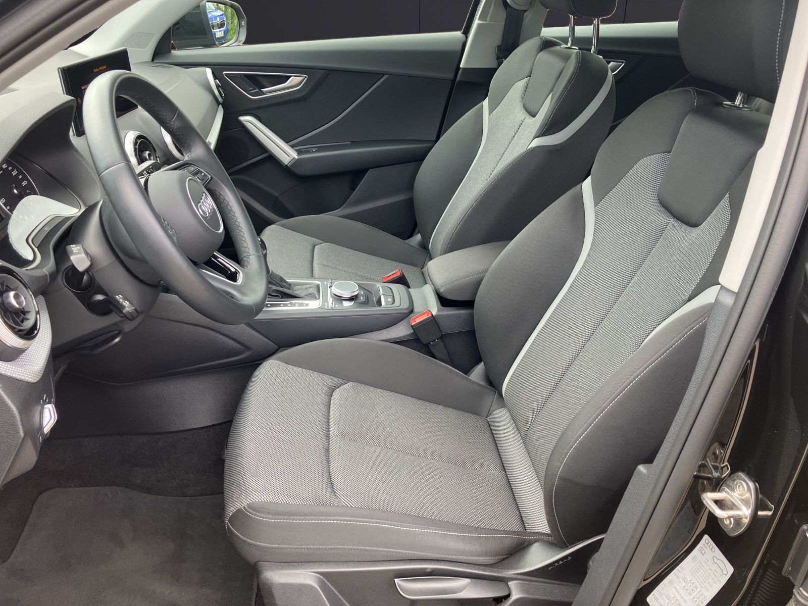 Fahrzeugabbildung Audi Q2 35 TFSI advanced S tronic LED Vorb AHZV