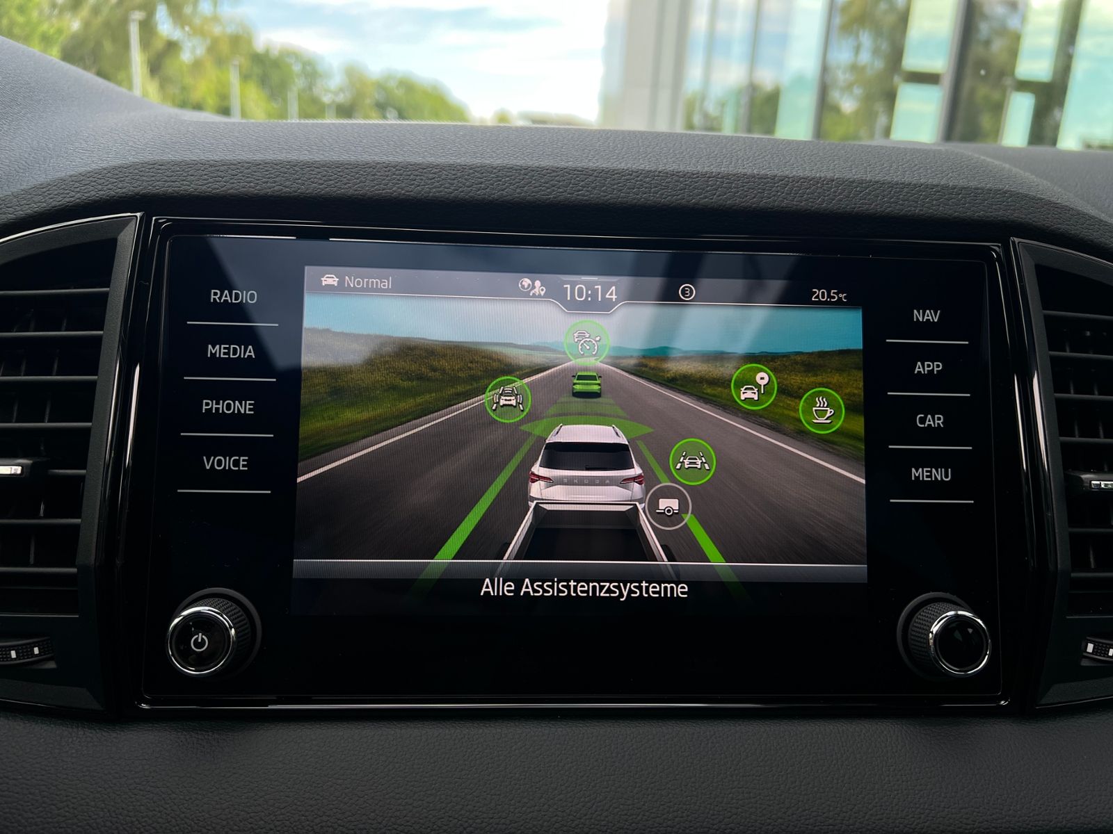Fahrzeugabbildung SKODA Karoq Sportline 2.0 TSI 4x4 DSG *Panorama, AHK,