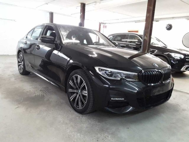 BMW 330 M-Paket*LED*Head-Up*Navi*Cam*Ambiente*CarPla