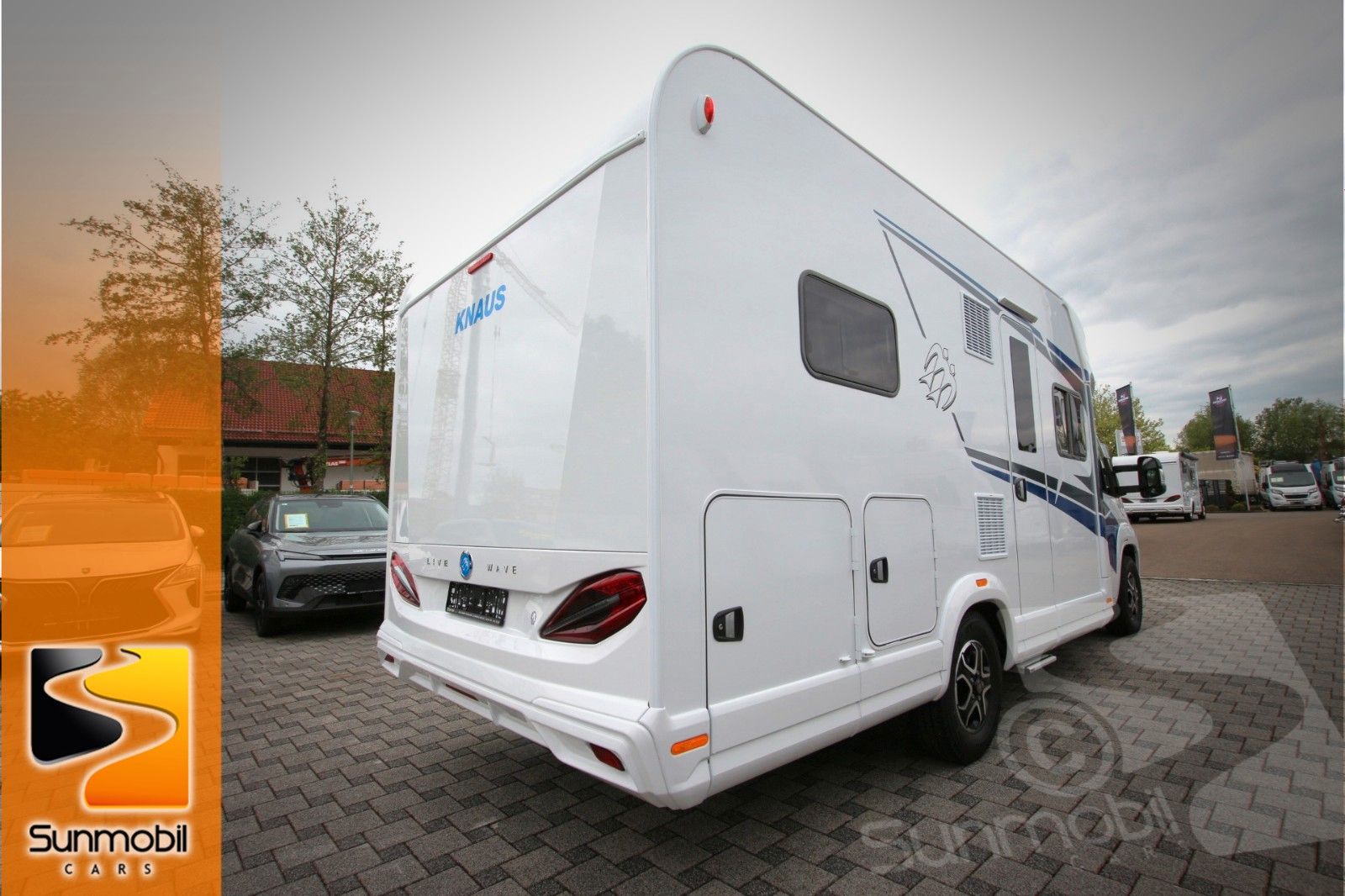 Fahrzeugabbildung Knaus Live Wave 650 MF Automatik 180 PS LP.97.994,00€