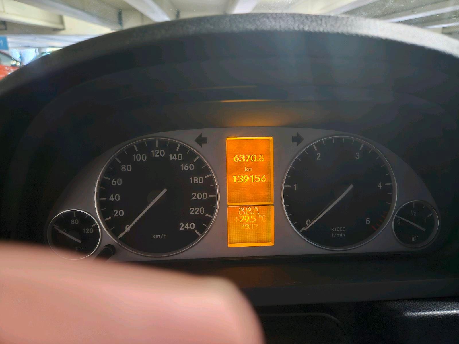 Mercedes-Benz B180 2005 — interior