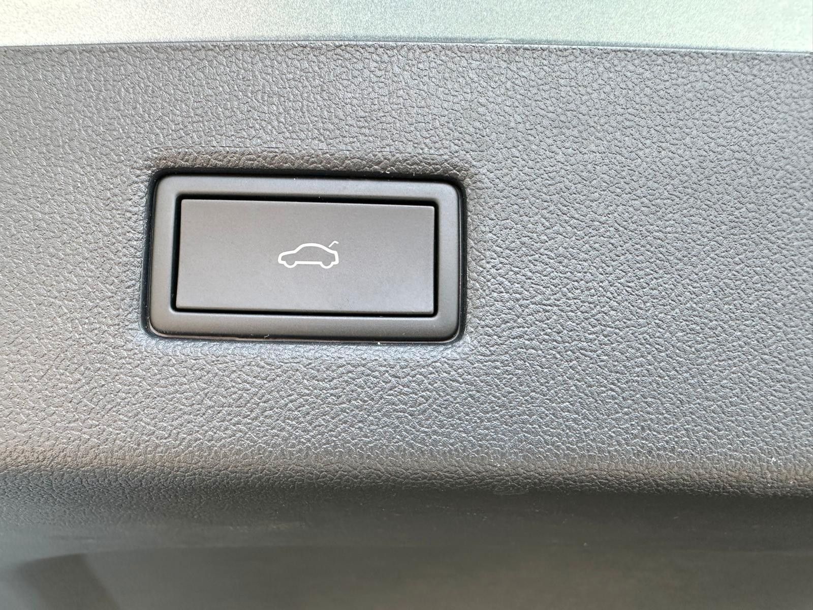 Fahrzeugabbildung Ford Explorer Premium RWD range extender