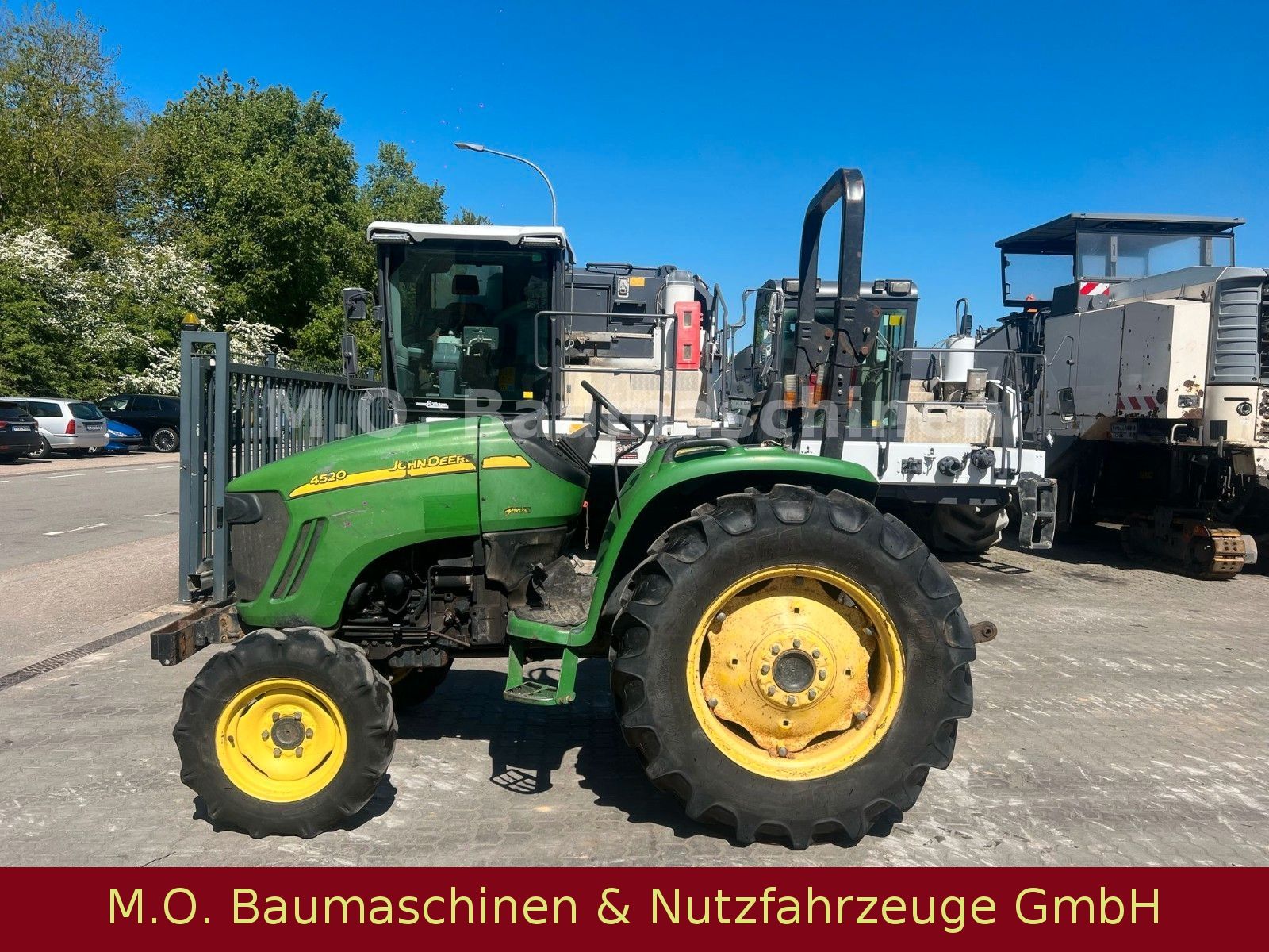 Fahrzeugabbildung John Deere 4520 / Schlepper /