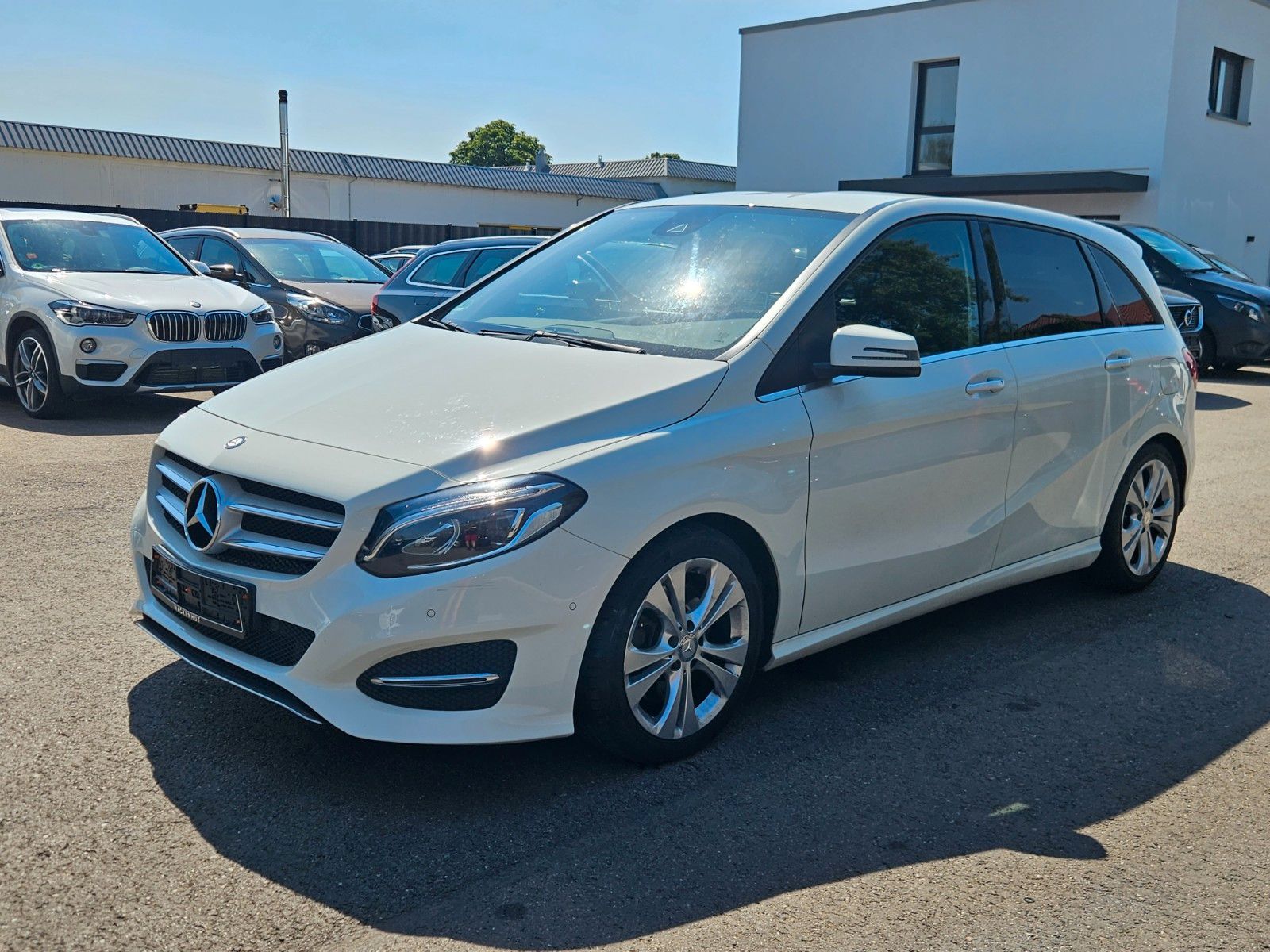 MERCEDES-BENZ B 250 AMG Performance Rückfahrk. Navi LED Sitzh.