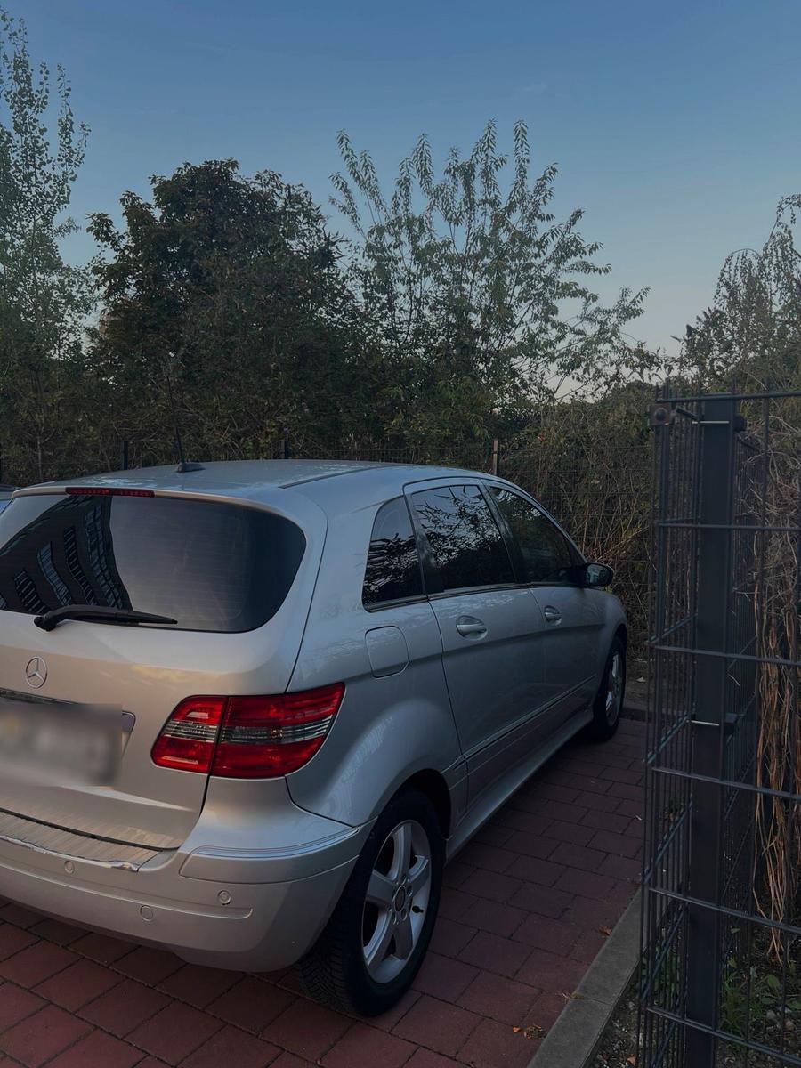 Mercedes-Benz 200 2008 — rear view