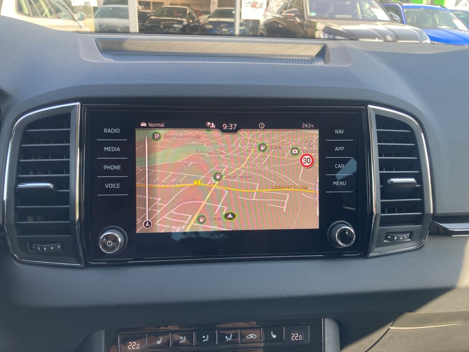 Fahrzeugabbildung SKODA Karoq TOUR TSI DSG LED, AHZV, Digital Cockpit