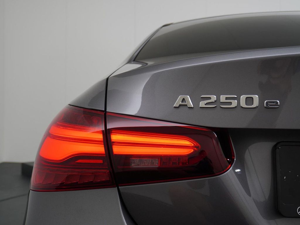 Mercedes-Benz A 250 e Star Edition AMG Line | Nightpakket | Ve
