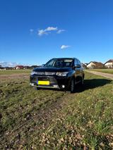 Mitsubishi Outlander 2.2 DI-D 4WD 7-Sitzer Automatik AHK - Mitsubishi Outlander in Karlsruhe