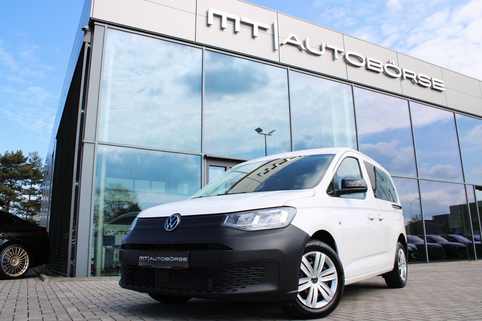 VW CADDY 2.0 TDI DSG 1.HAND/AHK/NAVI/8-FACH!