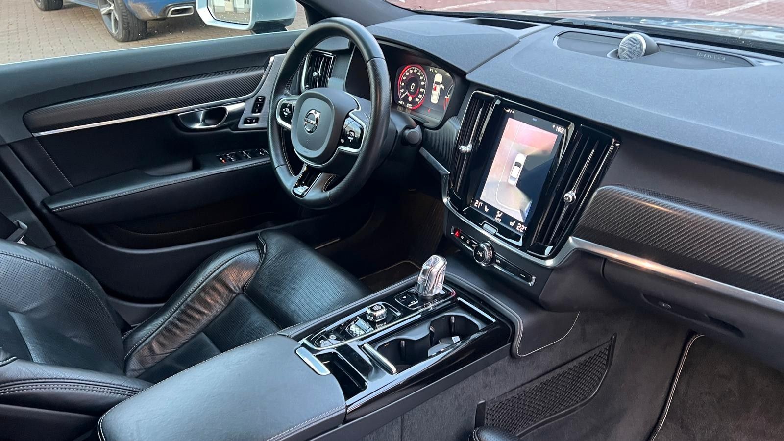 Fahrzeugabbildung Volvo S90*R-Design*T8*AWD*B&W*LUFT*MASS*20Zoll