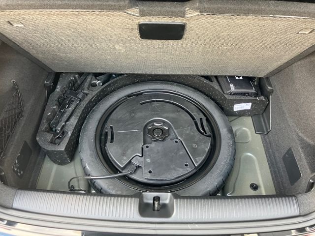 Q2 40 TFSI quattro S line LED NAVI LEDER