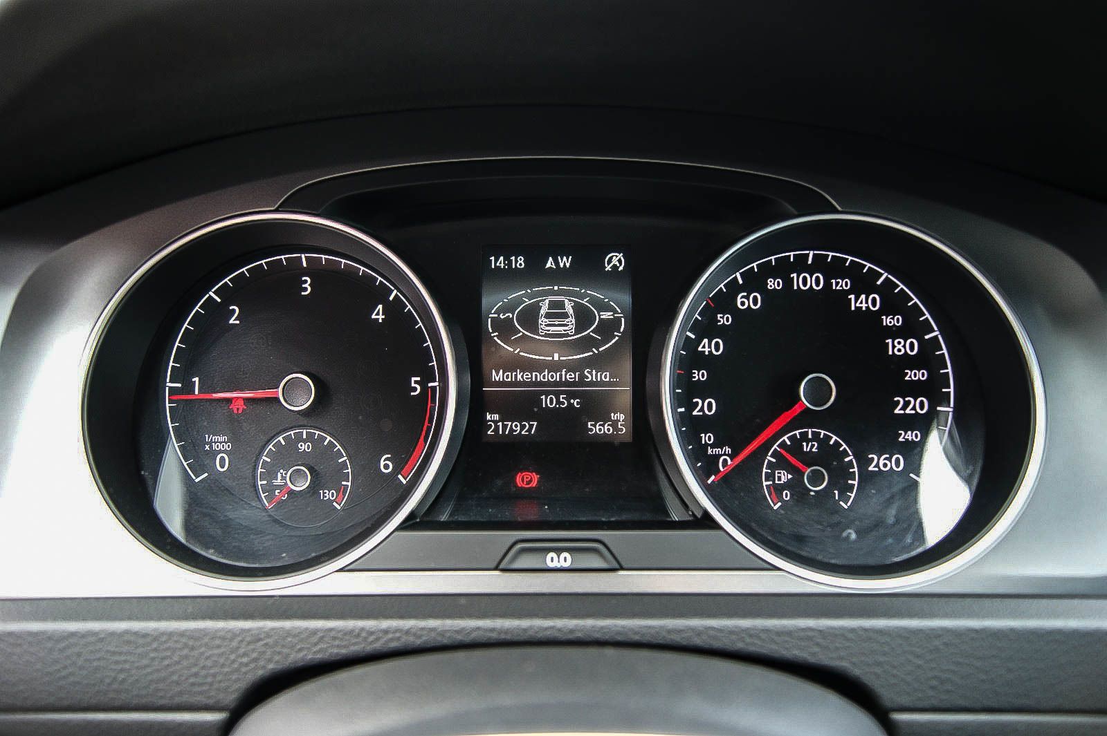 Fahrzeugabbildung Volkswagen Golf VII 1.6 TDI Lounge Bi-XENON NAVIGATION PDC