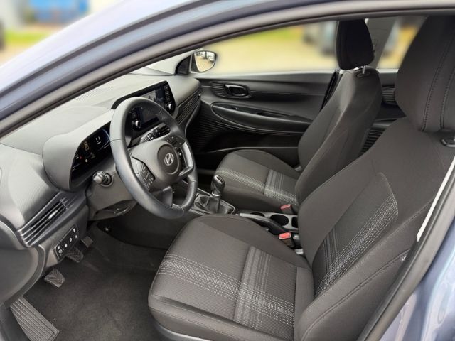 Fahrzeugabbildung Hyundai i20 Essential 1.0 T-GDI +CARPLAY+TEMPOMAT+SHZ+RF