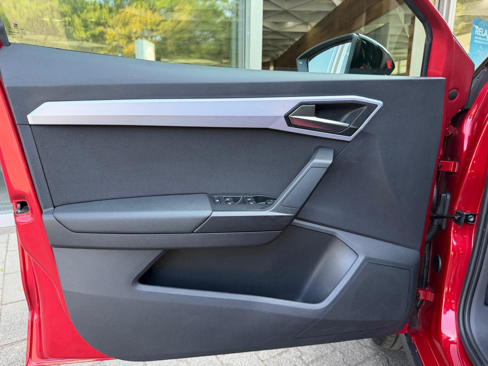 Fahrzeugabbildung SEAT Arona 1,5 TSI FR DSG >LED+NAVI+SHZ+KAM+ACC+DAB+