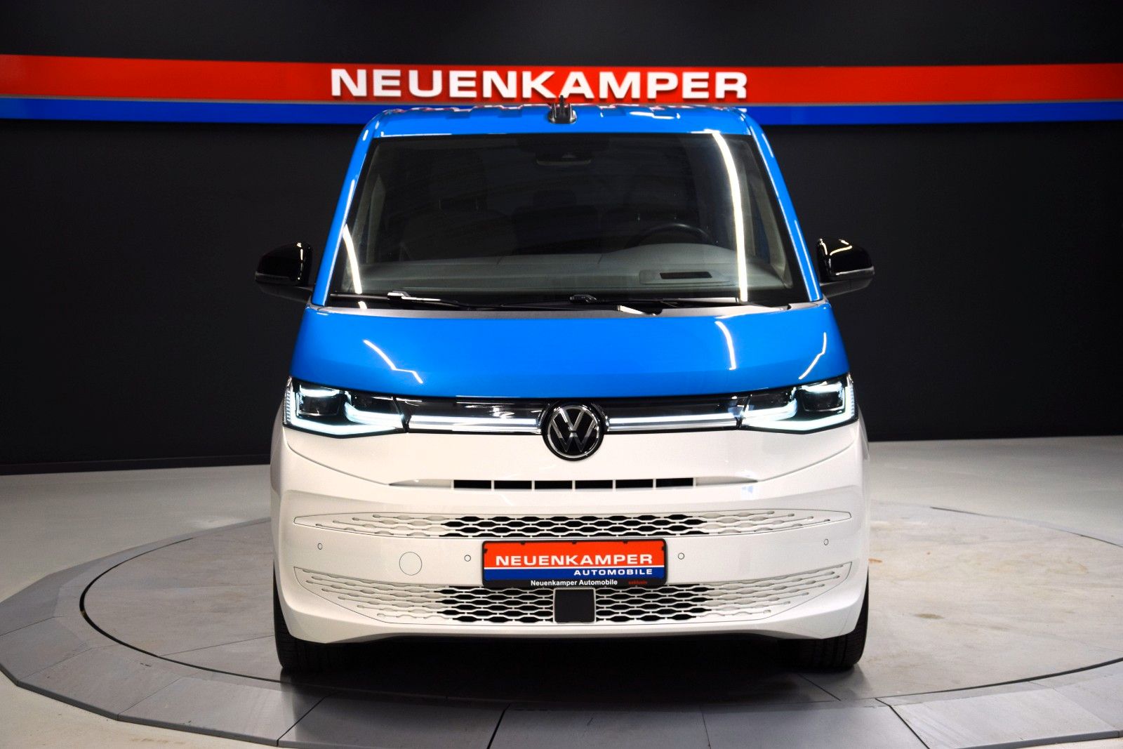 Fahrzeugabbildung Volkswagen T7 Multivan Style lang  HuD vis-a-vis ACC bi-col