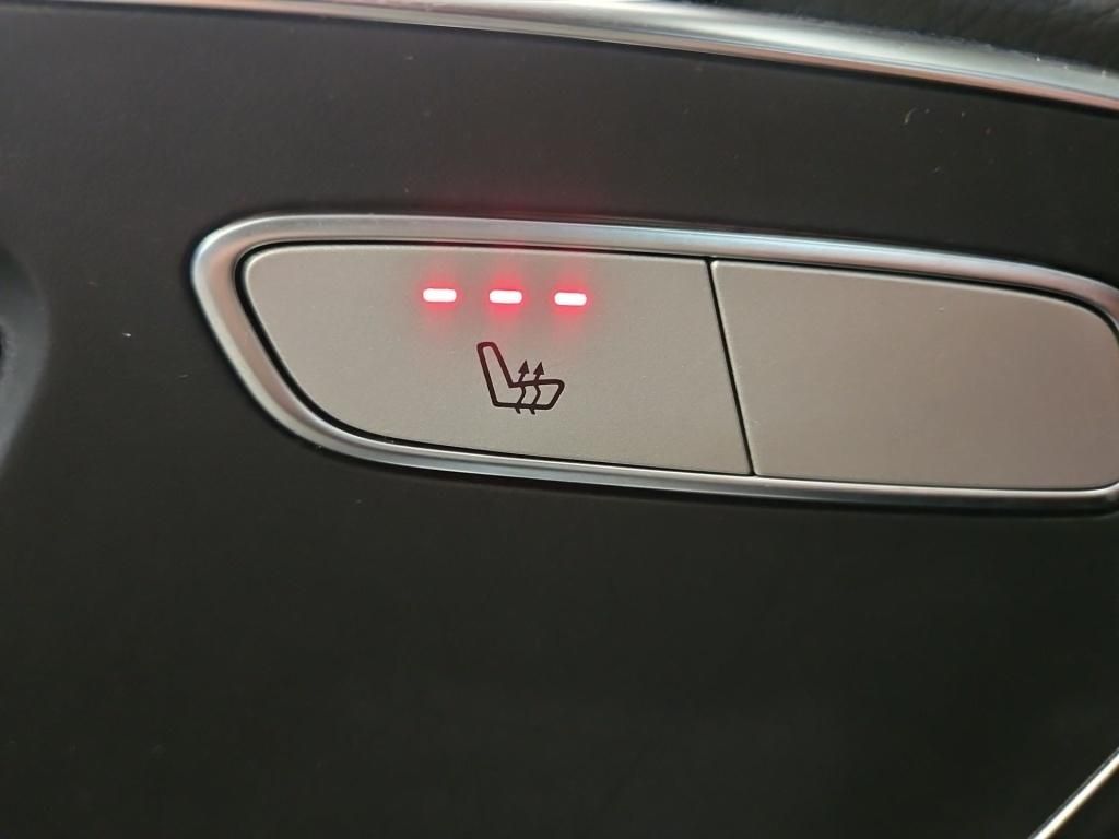 Fahrzeugabbildung Mercedes-Benz V 300 AVG lang 4x4 7 Sitze 2,5tAHK DISTRONIC EDW