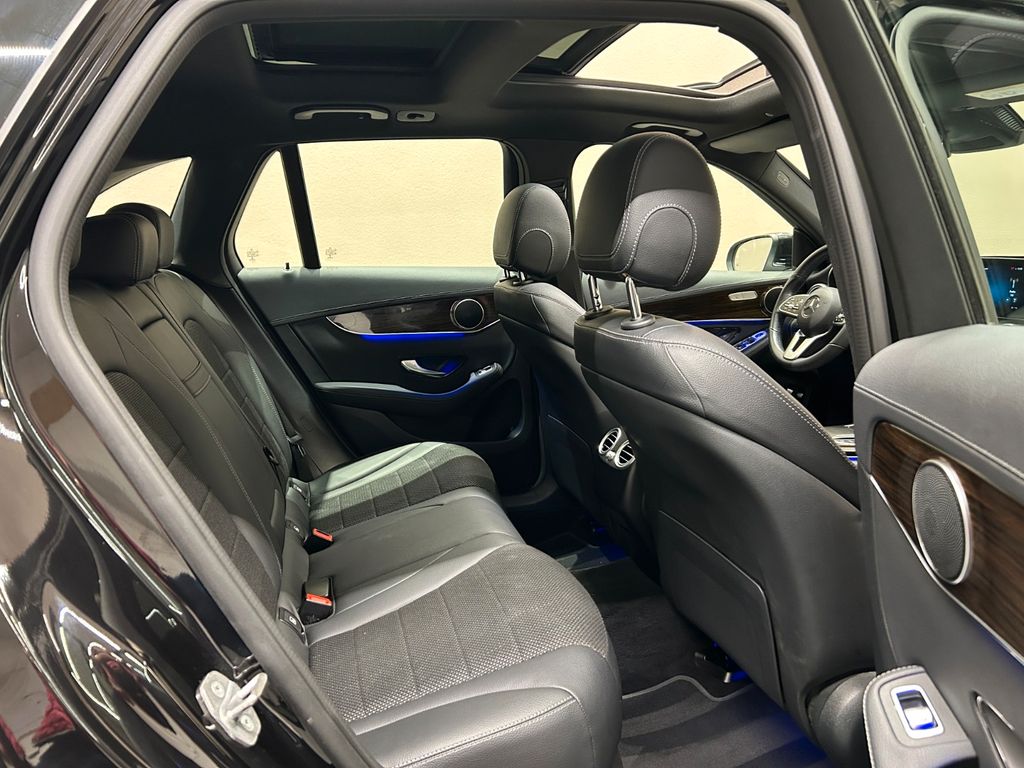 Mercedes-Benz GLC 300 GLC300 4M *AMG LINE*PANO*KAMERA*AHK*LED*CARPLAY*