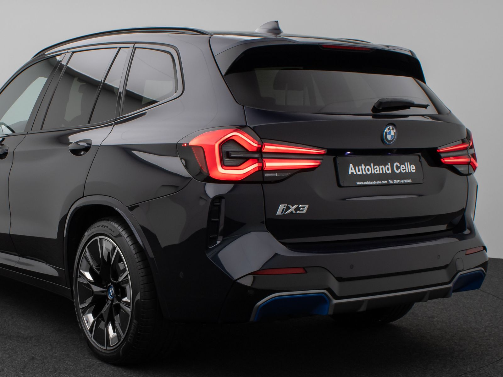 Fahrzeugabbildung BMW iX3 Impressive M Sport Panoram Laser 360°HUD H/K