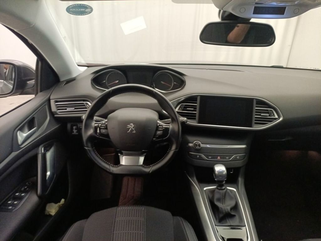 Fahrzeugabbildung Peugeot 308 Allure 1.2T NAVI/LED/PDC/TEMPOMAT/BLIS