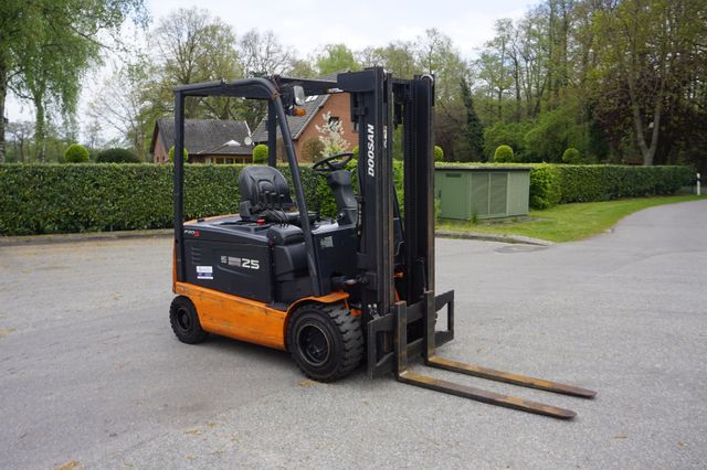 Doosan B 25X-5 - Nur 4554 Stunden