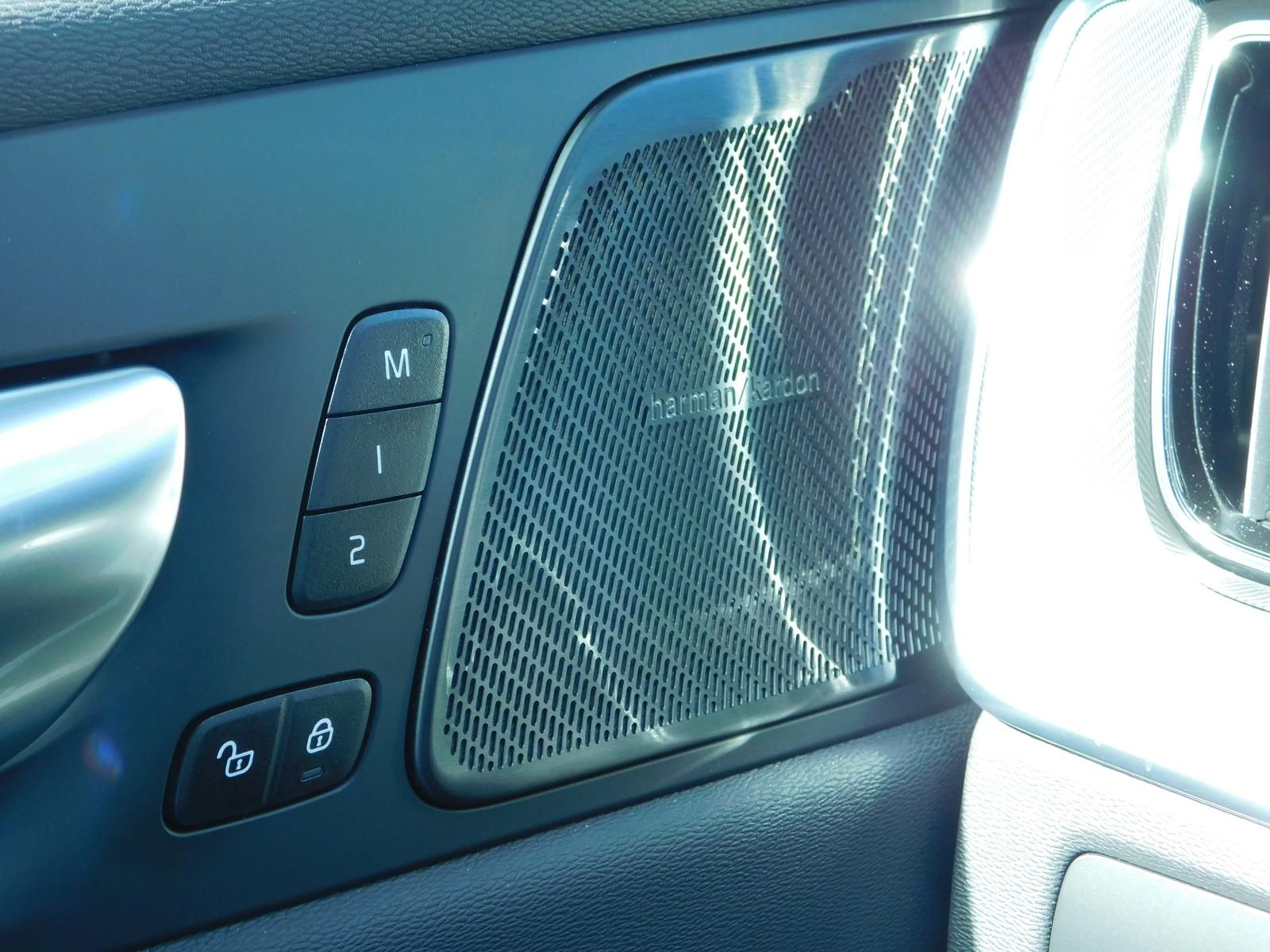 Fahrzeugabbildung Volvo XC6T8 Plus Black Edition Plug-In Hybrid AWD