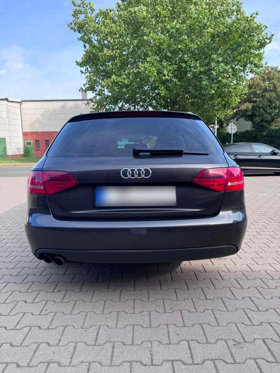 Audi A4 2010 — photo 8