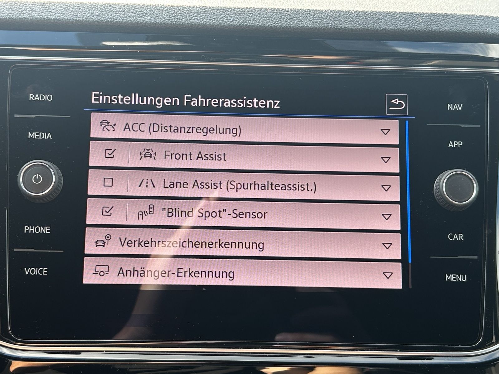 Fahrzeugabbildung Volkswagen T-Roc TSI Sport LED AHK Navi AID ACC RFK SH 18"