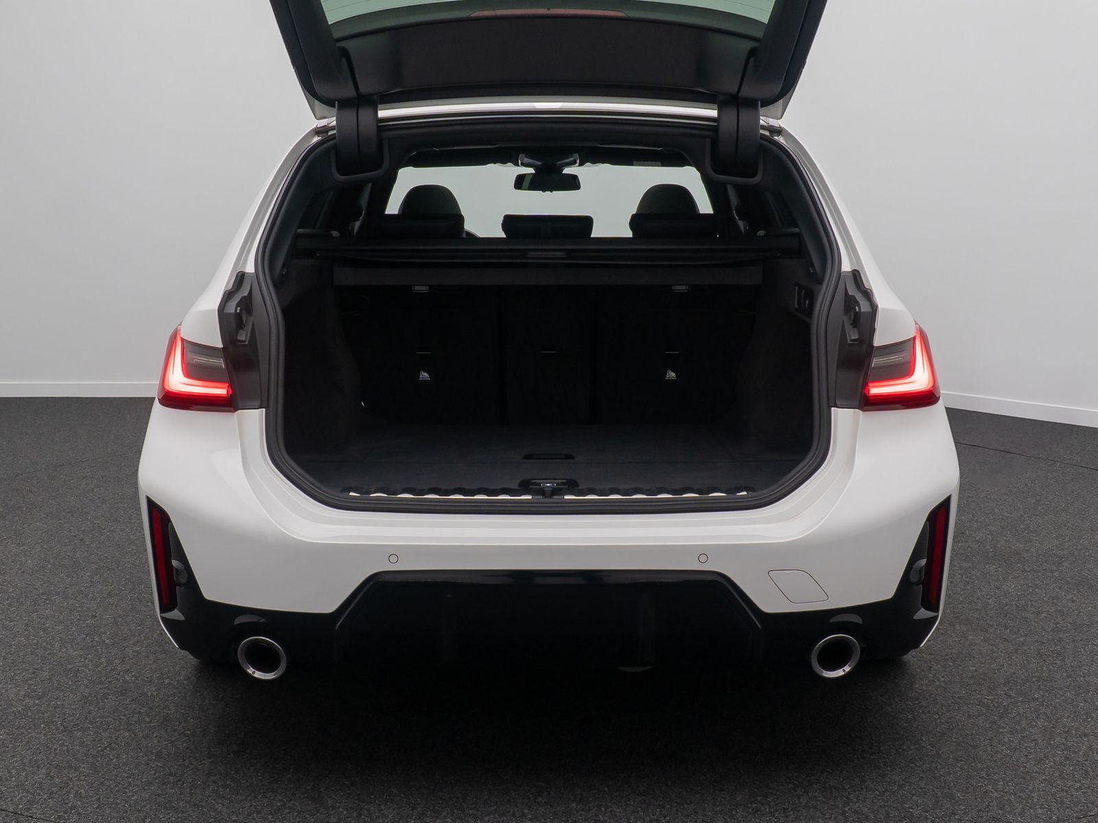 Fahrzeugabbildung BMW 320d M Sport DAB Kamera Alarm AHK Panorama 19"