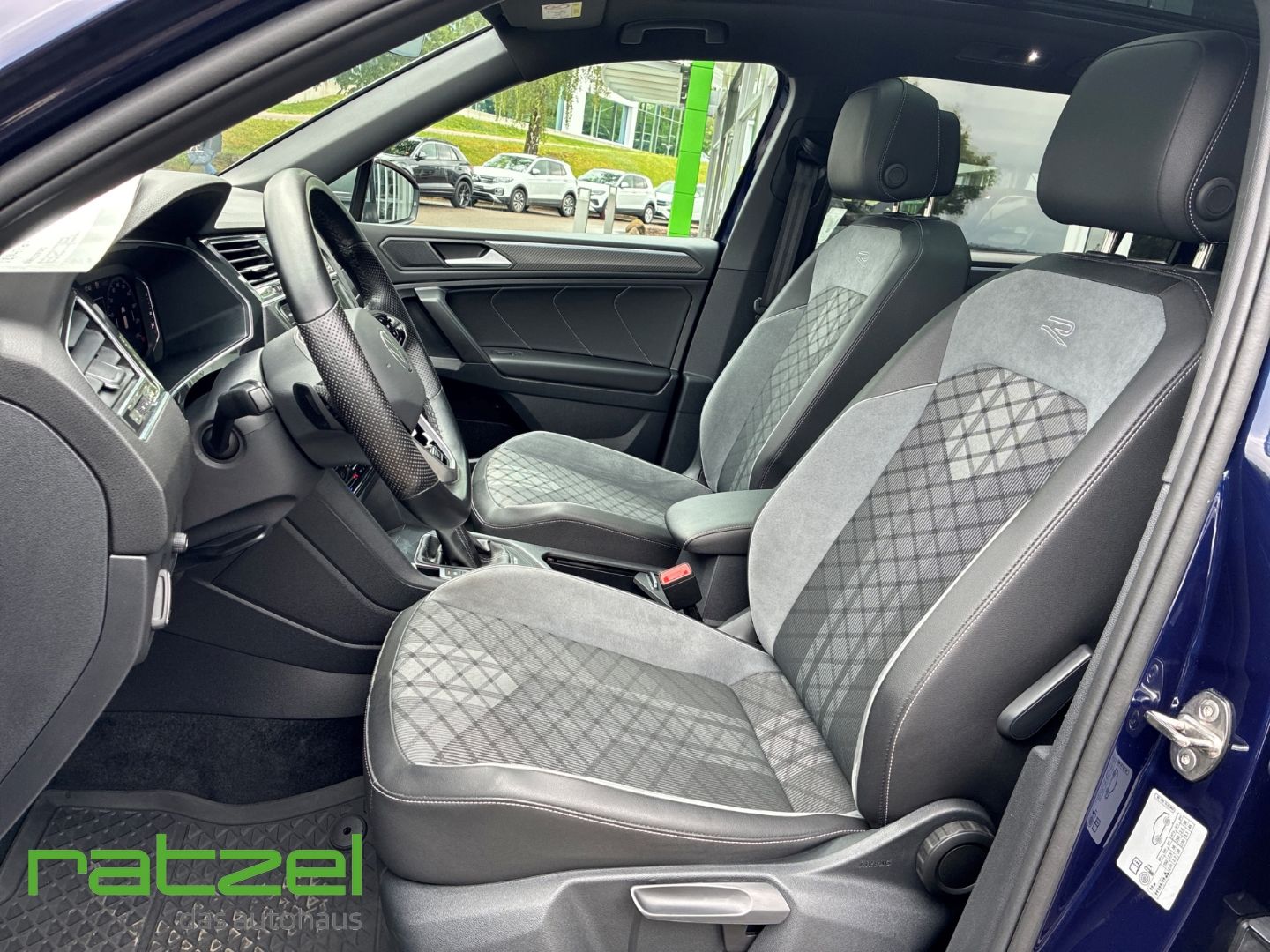 Fahrzeugabbildung Volkswagen Tiguan Allspace 4Motion R-Line 2.0 TDI DSG HUD P