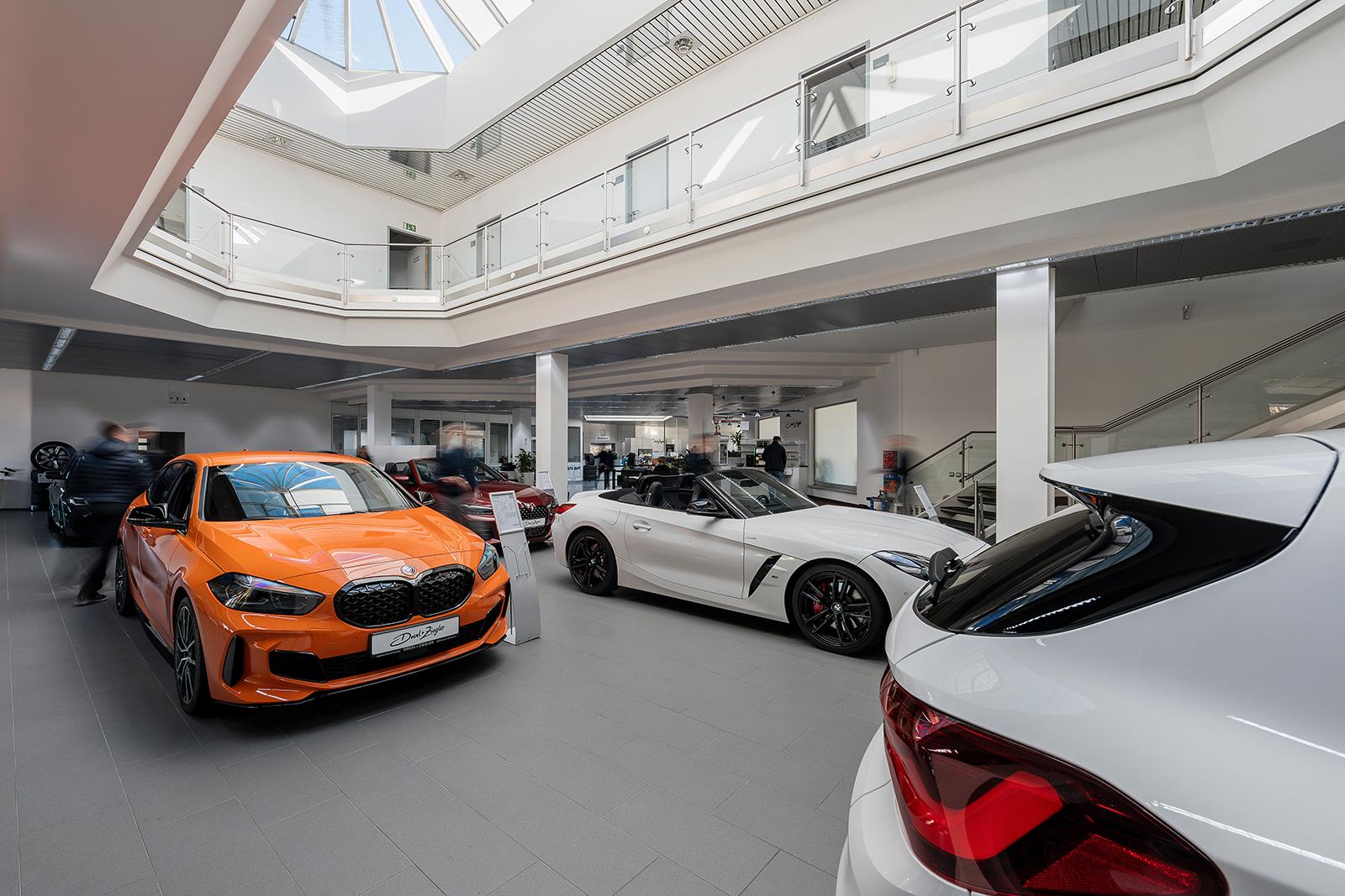 showroom-image-top
