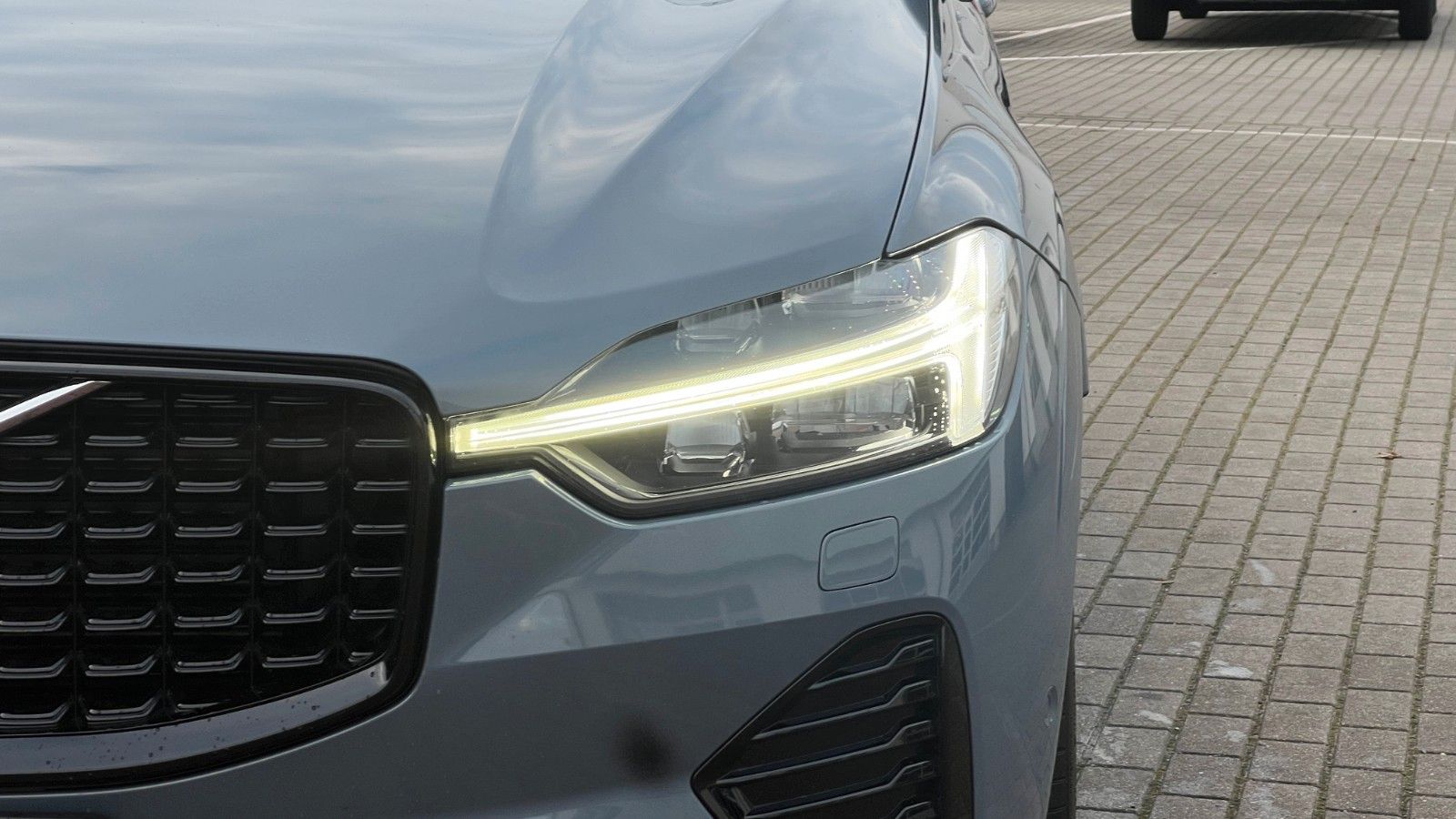 Fahrzeugabbildung Volvo XC60 B5 D Ultimate Dark AWD*360°*AHK*HUD*LUFT*