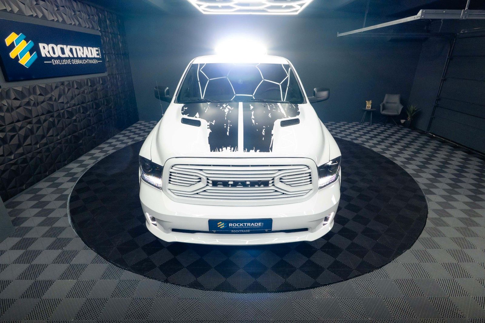 Fahrzeugabbildung Dodge RAM 5.7 V8 HEMI 4x4 OFFROAD Night-Paket *LED*19%
