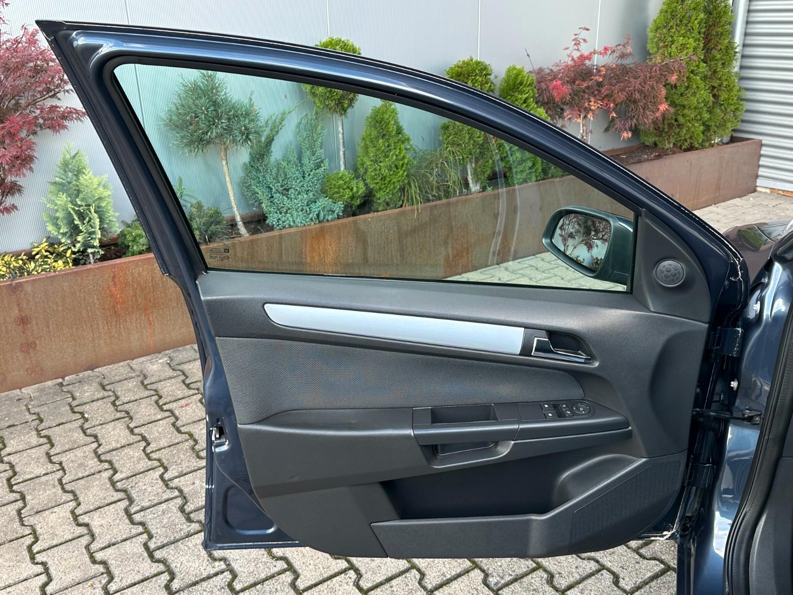 Opel Astra 2006 — photo 20