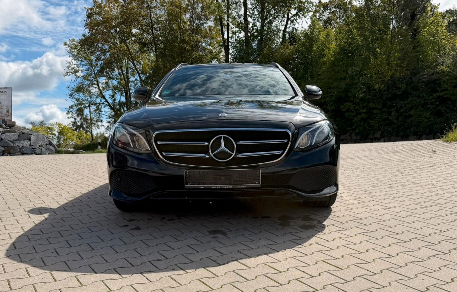 Mercedes-Benz E 200 T-Modell Kombi 4M Scheckheft MB Garantie