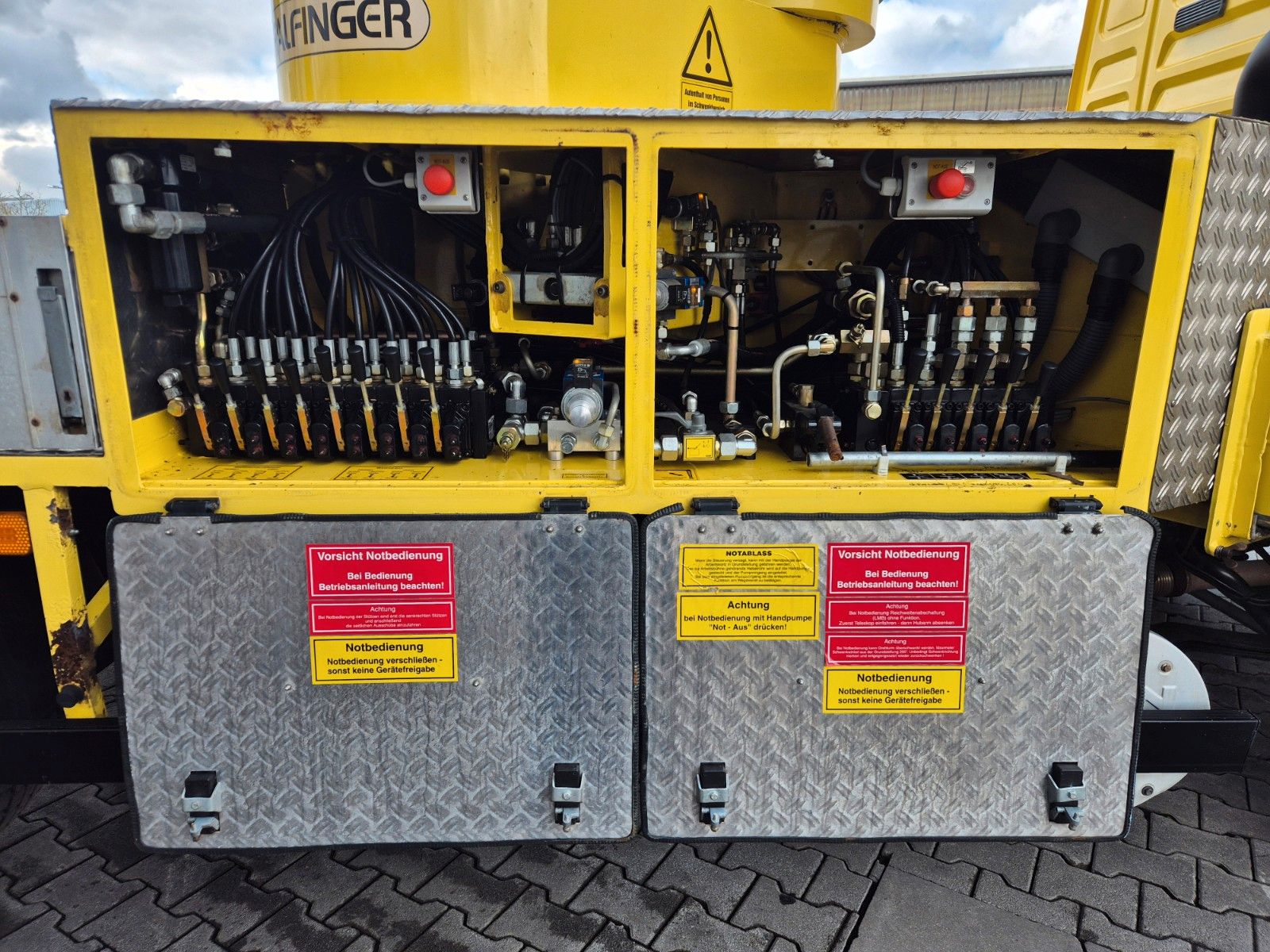 Fahrzeugabbildung MAN TGL 8.150 4x2 Bison Palfinger TKA 30