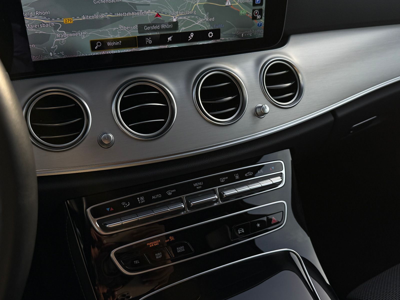 Fahrzeugabbildung Mercedes-Benz E 300de T Avg ACC HUD Keyless-Go Memory Kamera